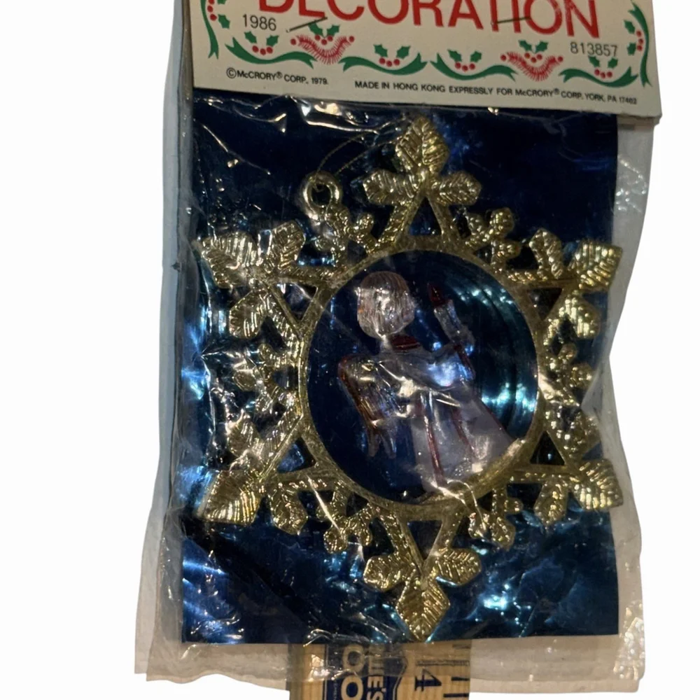 Vtg Novelty‎ Christmas Decoration Plastic Lucite Angel Inside Gold Wreath 1986